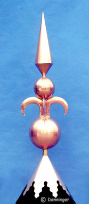Denninger Wolfe Finial with swell-bodied crescents